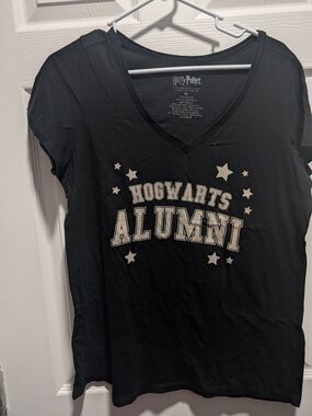 Warner Bros. Hogwarts Alumni Black V-Neck Tee